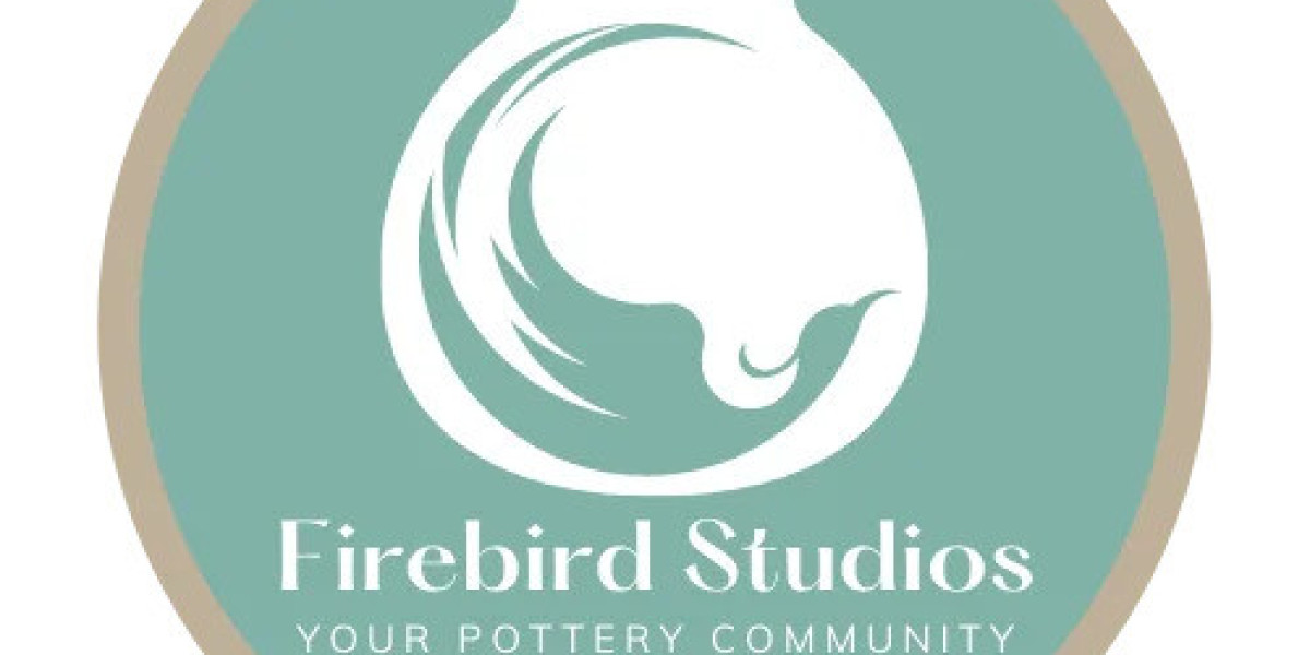 Clay and Sip & Ceramic Classes – Fun, Creativity, and Relaxation in One!