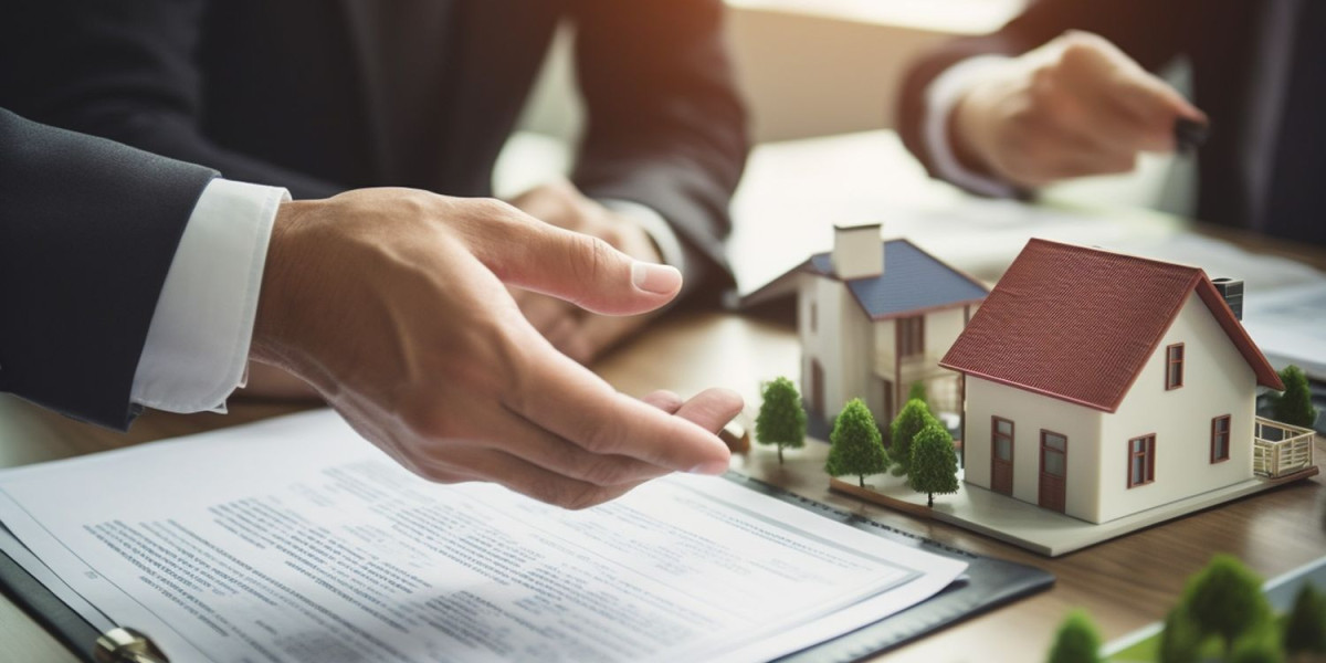 Avoid Legal Pitfalls with an Expert Real Estate Lawyer in Dubai