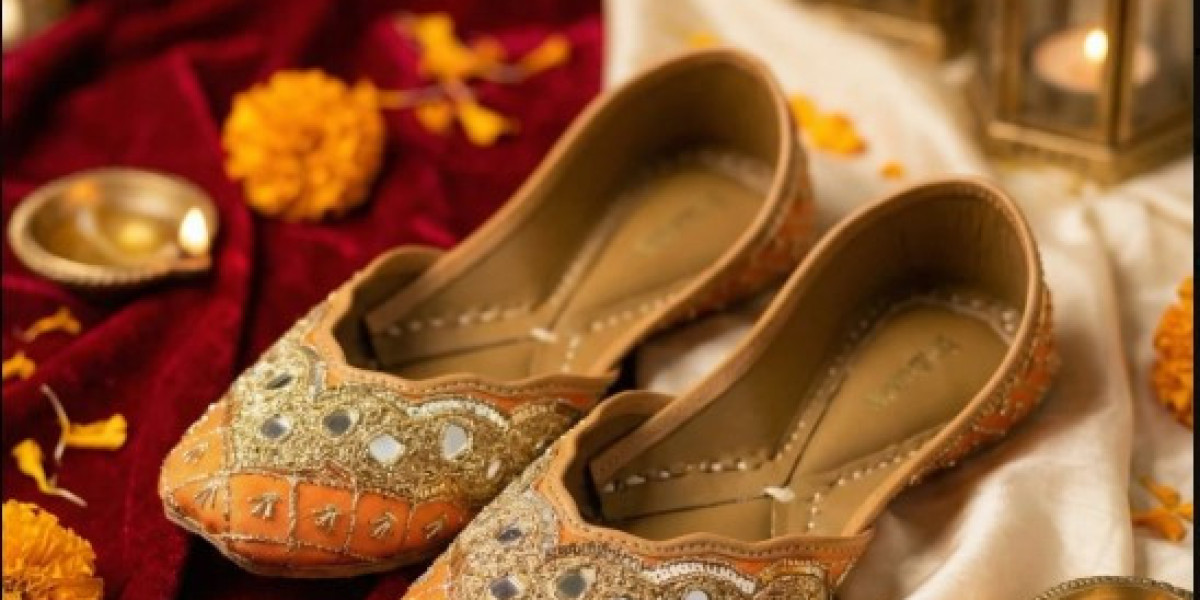 Punjabi Juttis For Ladies to Glam Up Every Day Wear